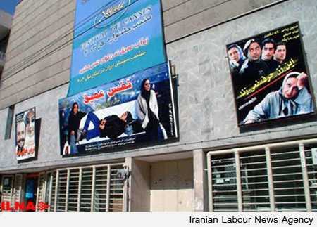 یک جریان تخریب‌گر سال­هاست مانند زالو خون سینمای ایران را می‌­مکد